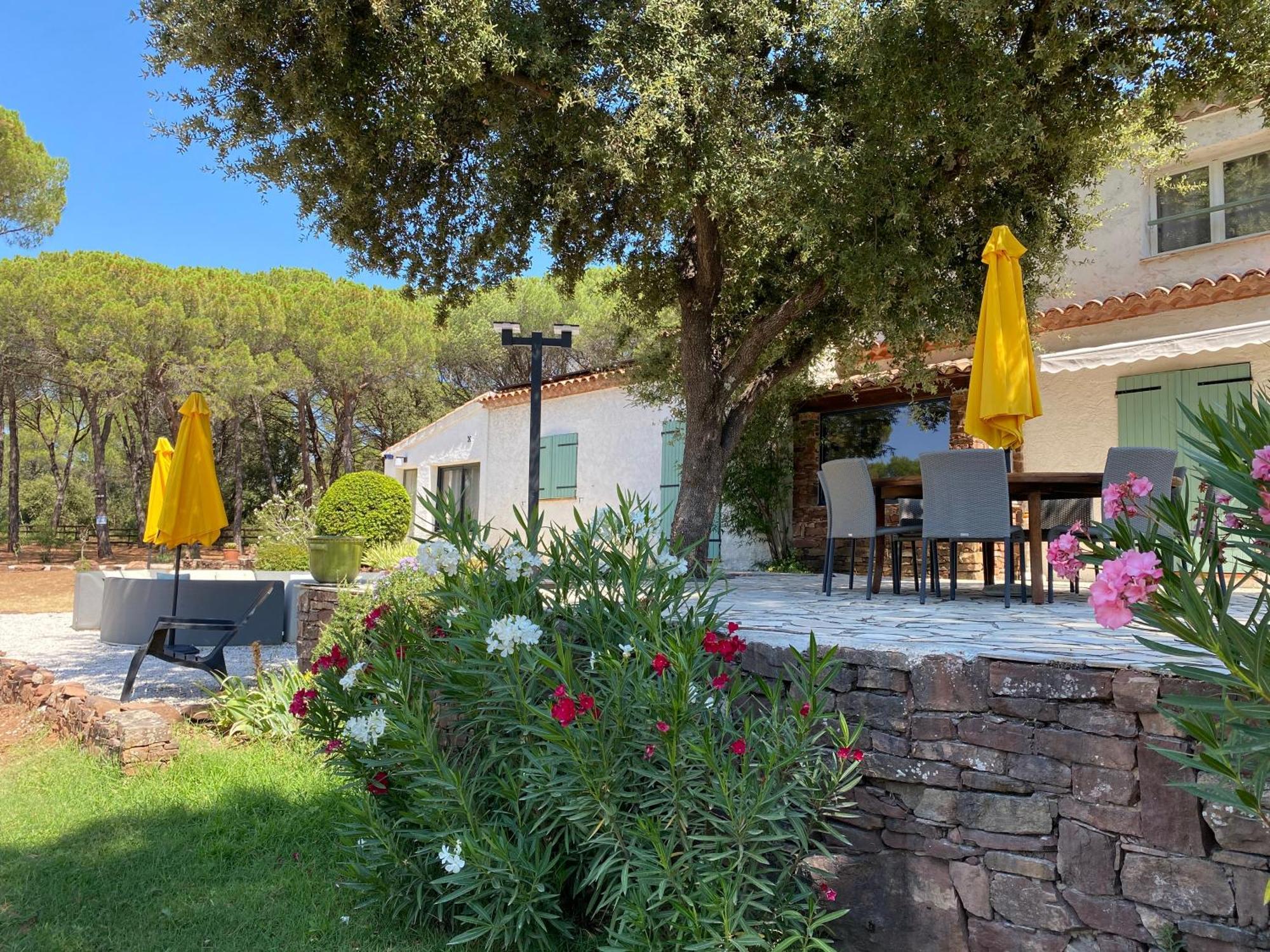 La Villa Le Cannet-des-Maures Luaran gambar