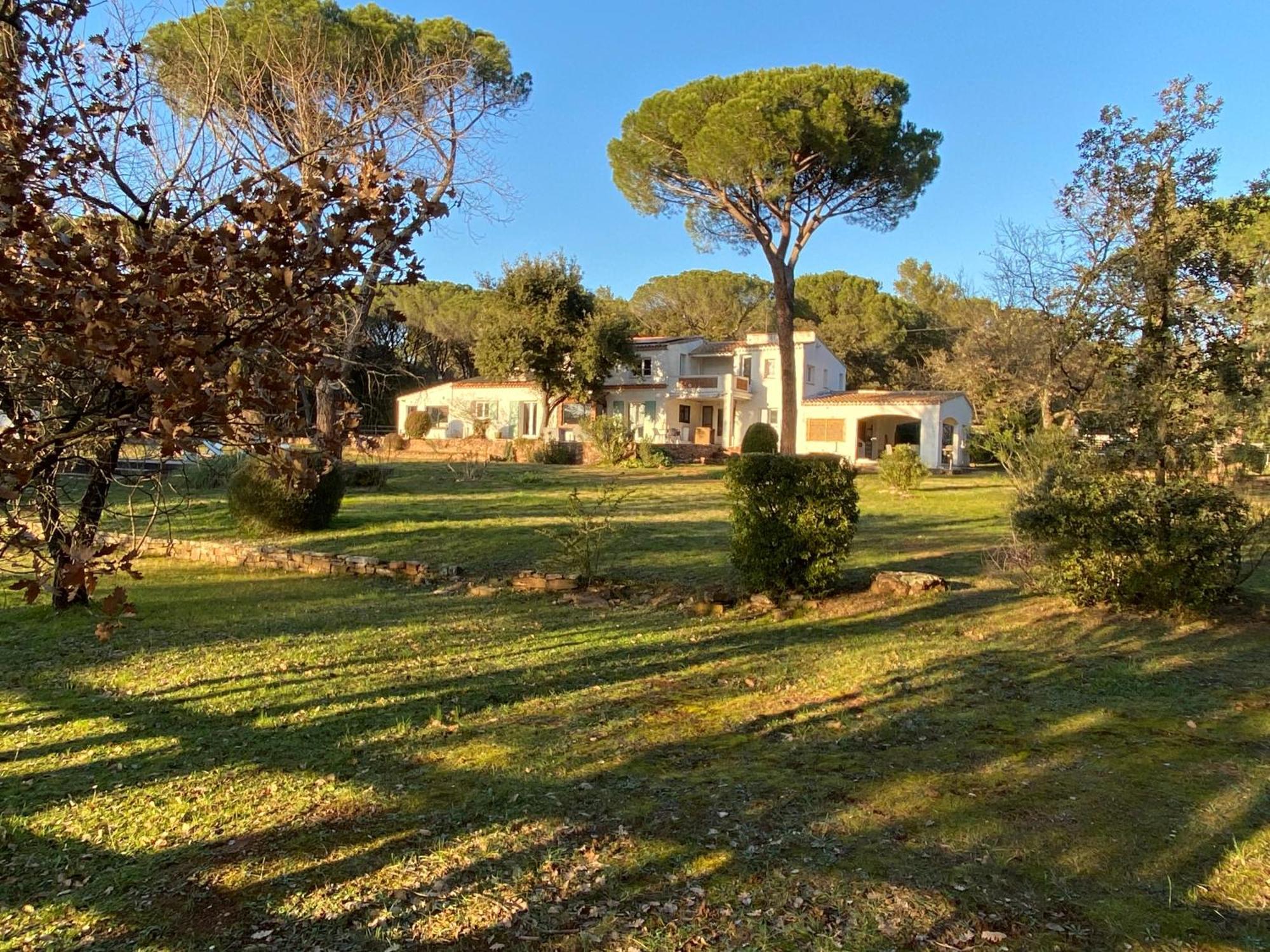 La Villa Le Cannet-des-Maures Luaran gambar