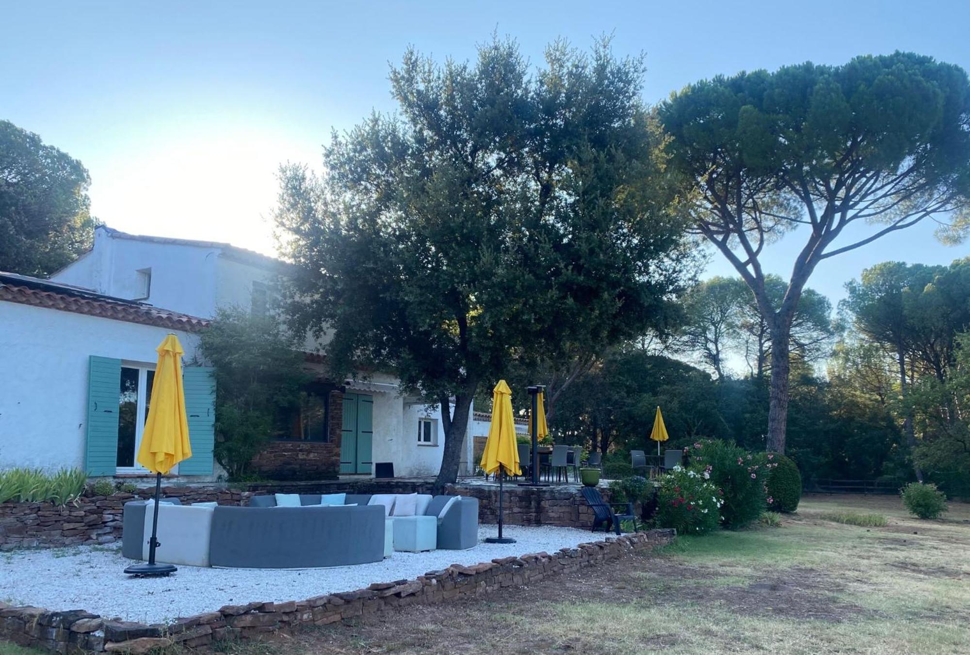 La Villa Le Cannet-des-Maures Luaran gambar
