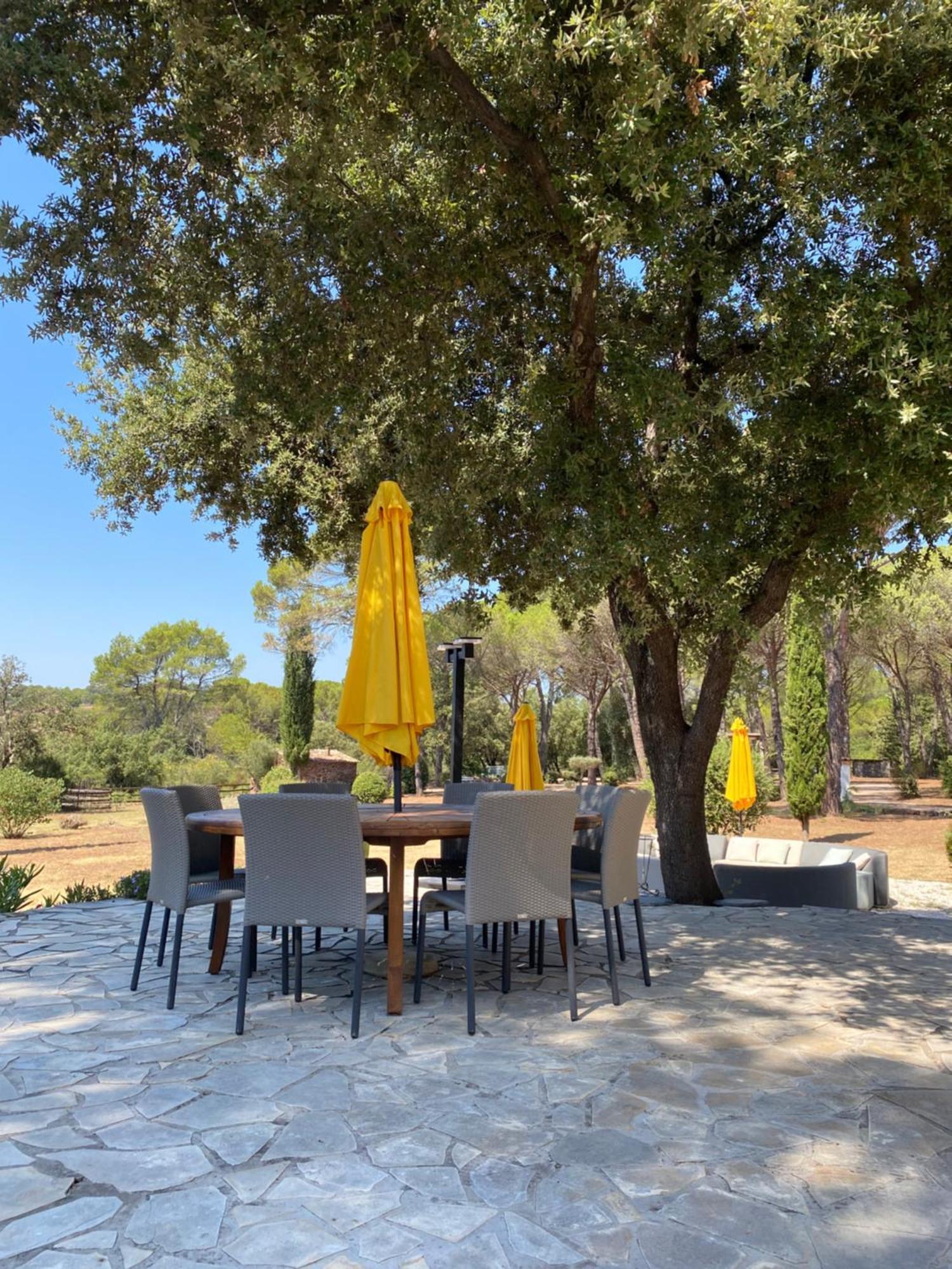 La Villa Le Cannet-des-Maures Luaran gambar