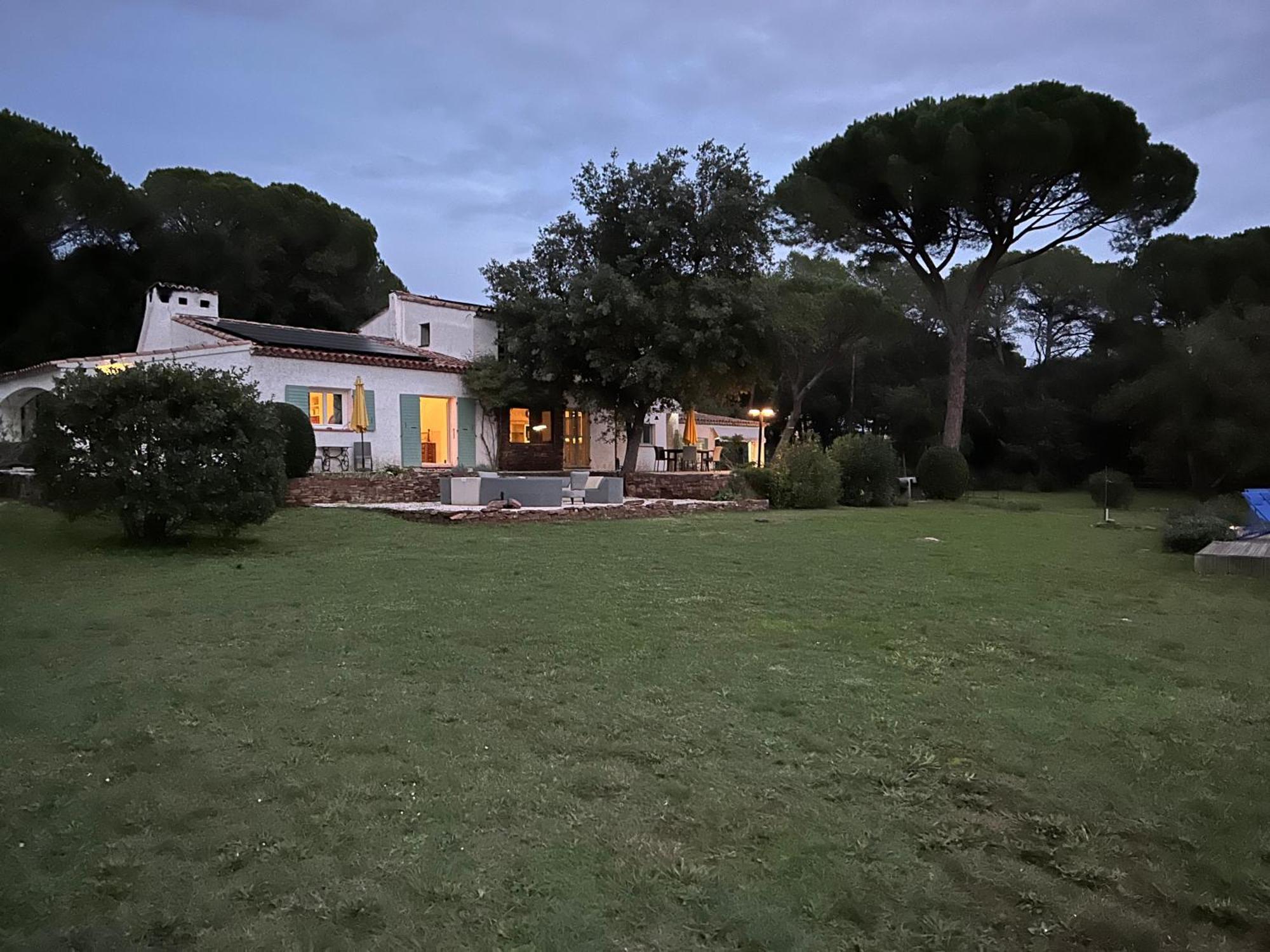 La Villa Le Cannet-des-Maures Luaran gambar