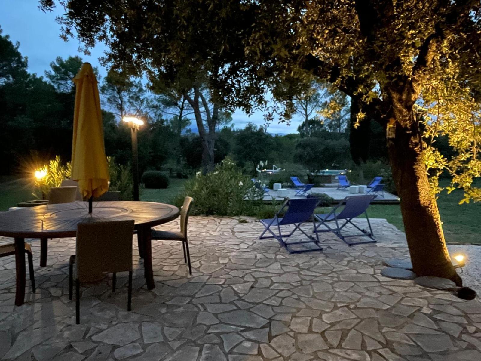 La Villa Le Cannet-des-Maures Luaran gambar